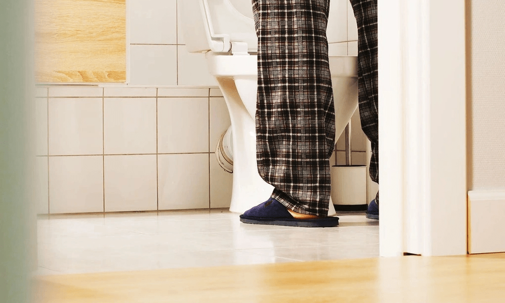 Đi tiểu nhiều bọt có phải suy thận?