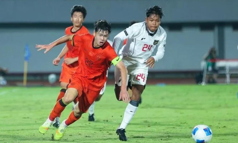 Tuyển Indonesia và Trung Quốc cùng sảy chân, tan mộng dự World Cup?