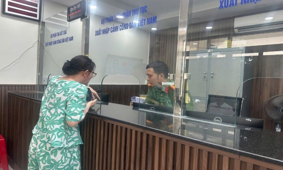 Người dân bắt buộc phải thực hiện điều này trước khi nộp hồ sơ cấp lại hộ chiếu