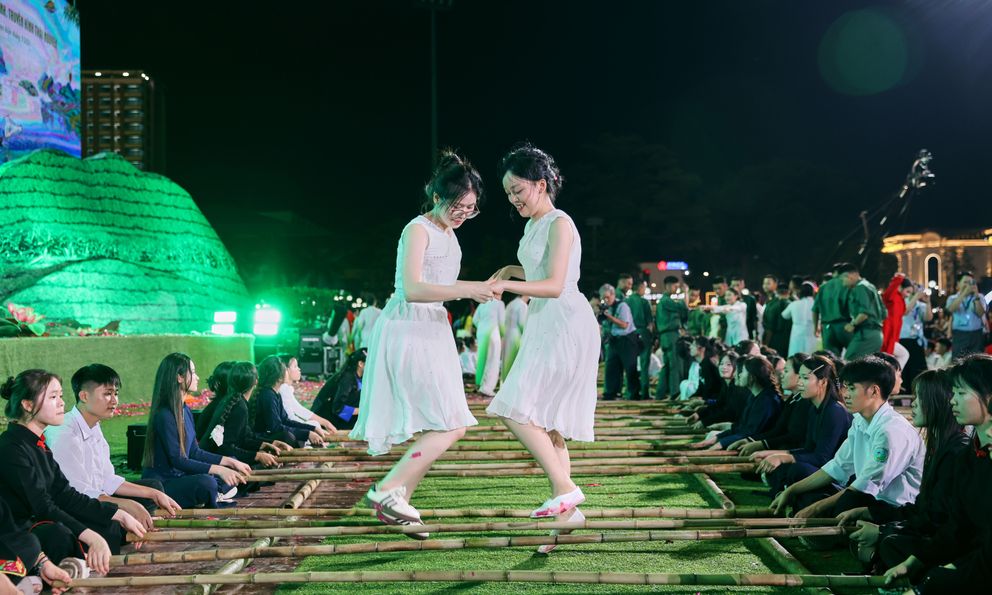 Dàn ca sĩ hàng đầu Việt Nam đổ bộ về Thái Nguyên, thêm 1 kỷ lục Việt Nam chính thức được xác lập
