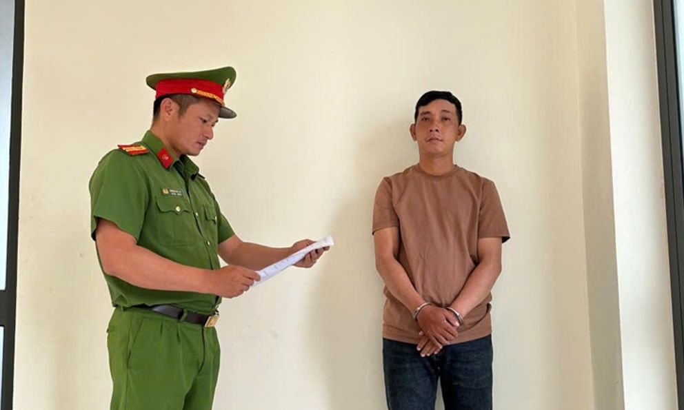 Thi hành lệnh bắt tạm giam cựu nhân viên ngân hàng Phan Đình Dân SN 1991