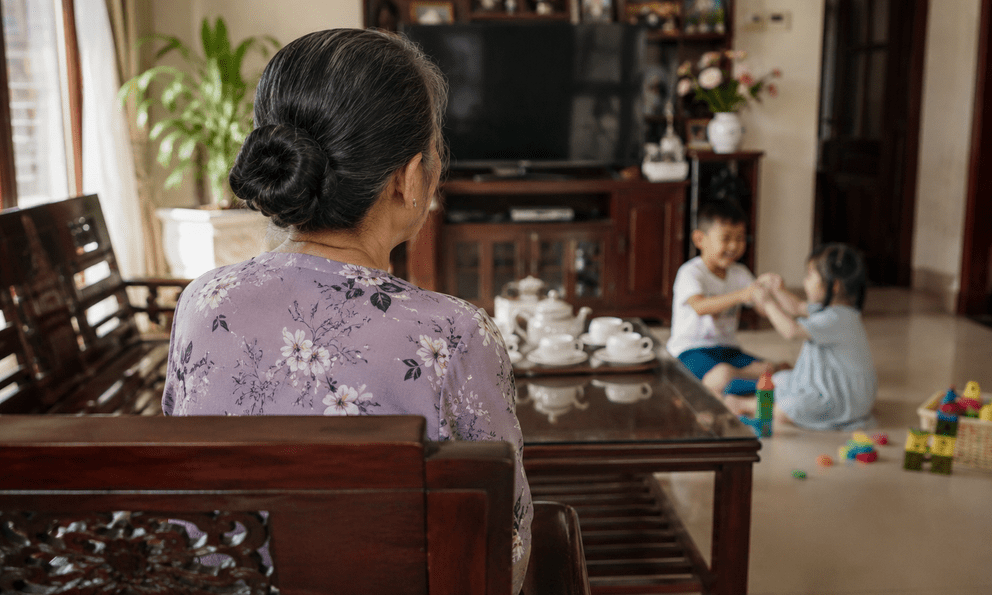 Mẹ muốn tái hôn với người kém 20 tuổi, các con phản đối vì một câu nói liên quan tới tài sản