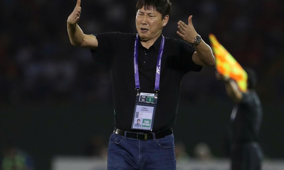 Tuyển Việt Nam rơi vào thế khó chưa từng có, nguy cơ thiệt quân ở ASEAN Cup vì giải châu Á