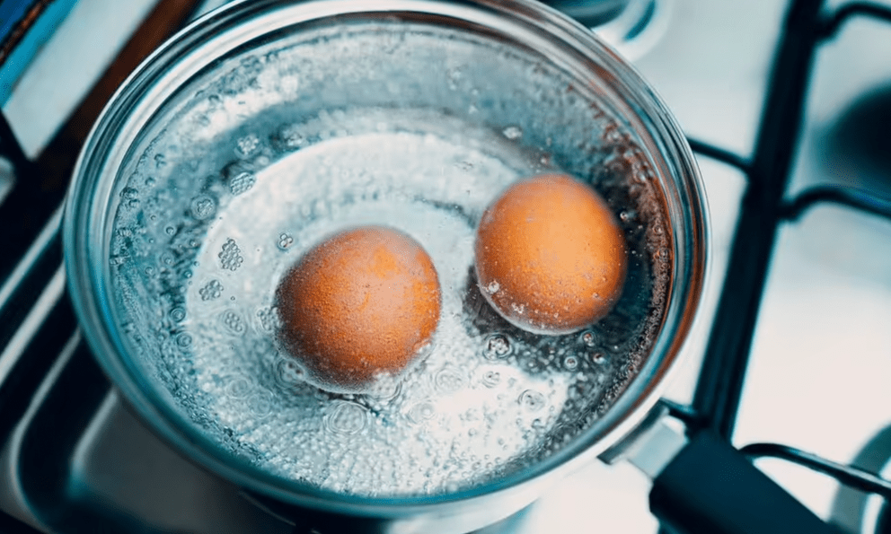 Luộc trứng mà thêm thao tác này, vỏ không bao giờ nứt, hương vị ngon hơn hẳn