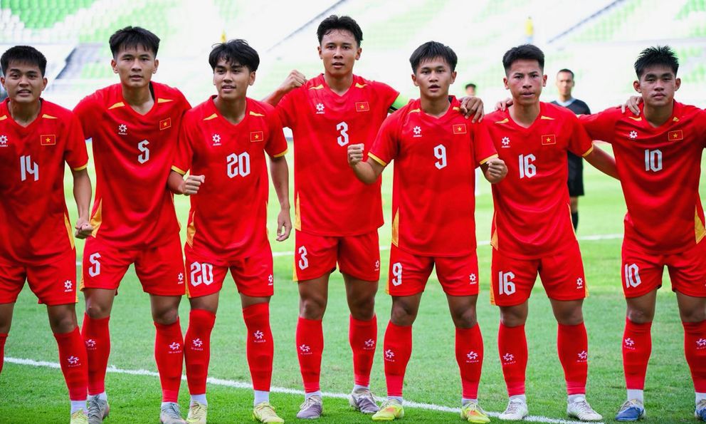 Lập hat-trick ngày ra quân, sao trẻ giúp tuyển Việt Nam 