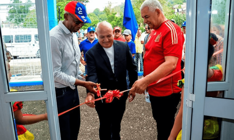 Cuba: Trạm sạc điện quang năng đầu tiên của Holguín đi vào hoạt động, người dân được miễn phí 3 dịch vụ