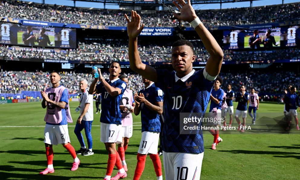 Ngày ra mắt của Mbappe: Đầu chuột đuôi... Voi, tỏa sáng như thần!
