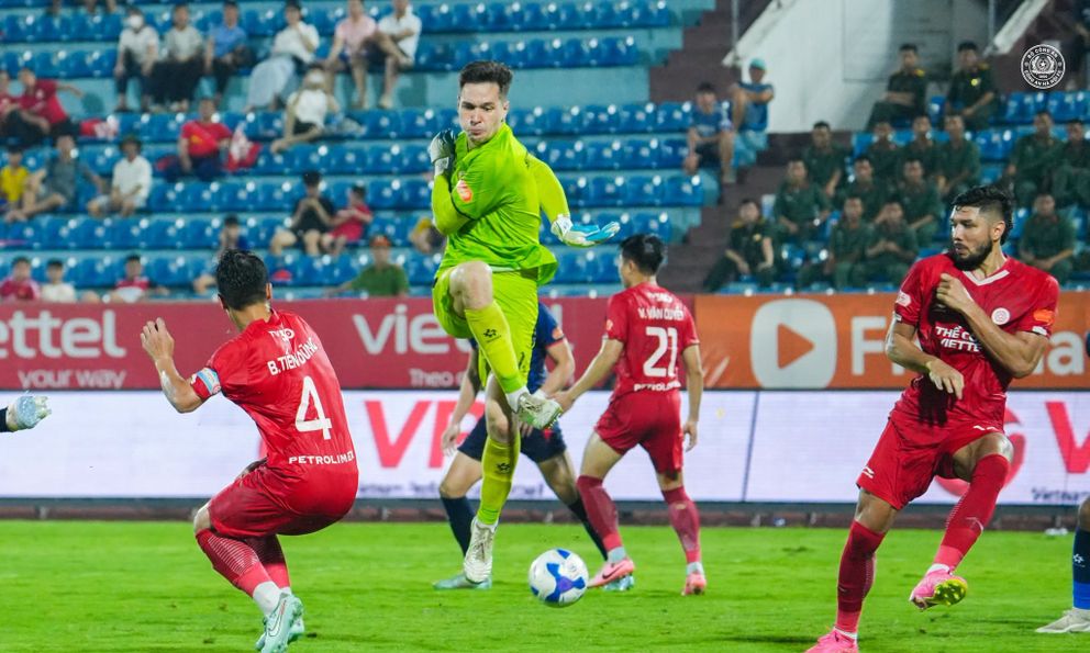 Vắng mặt trong danh sách đội tuyển Việt Nam, nhà vô địch AFF Cup 