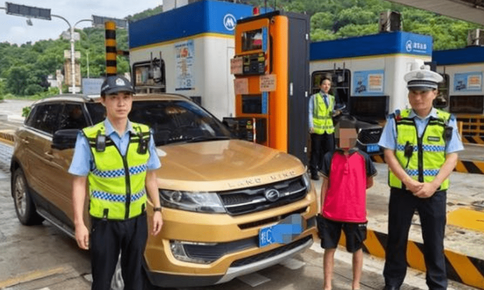 Lái ô tô trên đường cao tốc suốt 6 tiếng, khi bị phát hiện, cậu bé 12 tuổi đưa ra câu trả lời chấn động
