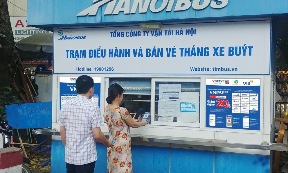 Ngừng sử dụng vé tháng giấy xe buýt từ tháng 7, những ai cần đổi thẻ?