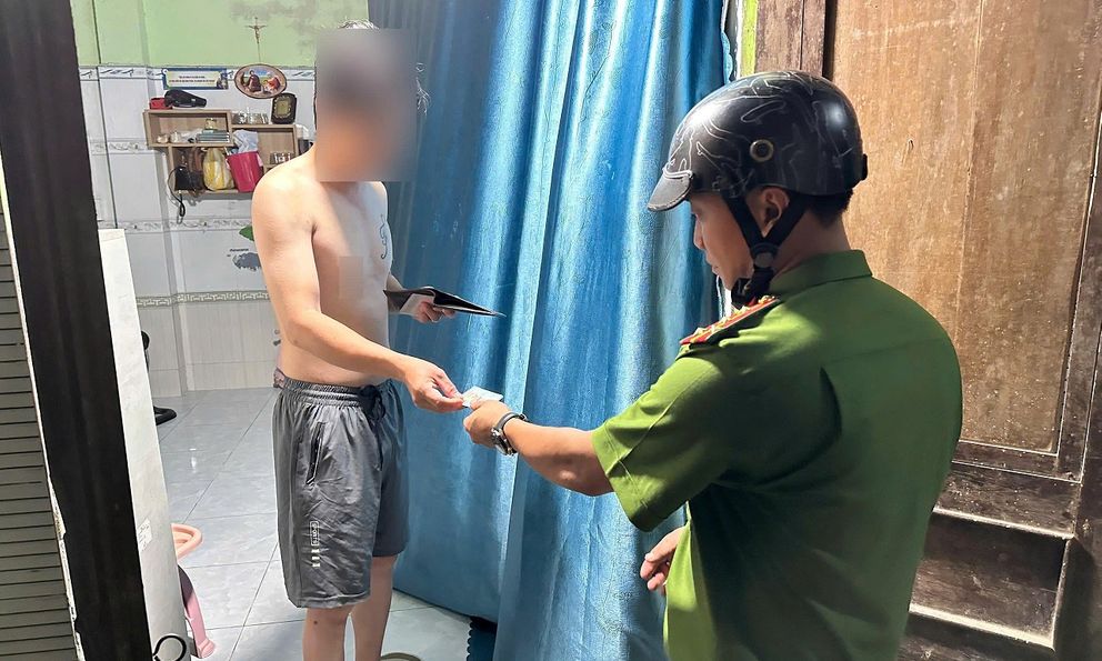 Đà Nẵng: Công an ra quân, kiểm tra hàng loạt nhà trọ, nhà nghỉ vào tối qua
