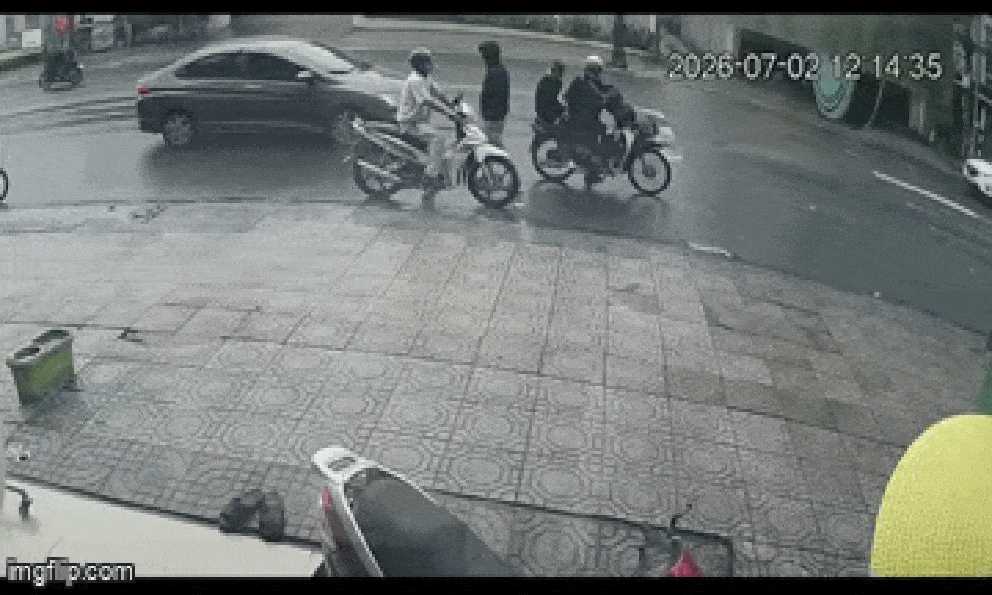 Danh tính kẻ trùm kín đầu, tấn công người dừng đèn đỏ, cướp xe máy rồi bỏ chạy 1km