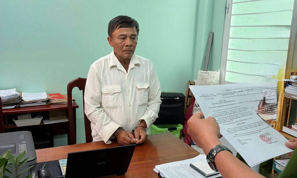 Thi hành lệnh bắt tạm giam Lâm Văn Bền 54 tuổi vì hiếp dâm bé 11 tuổi