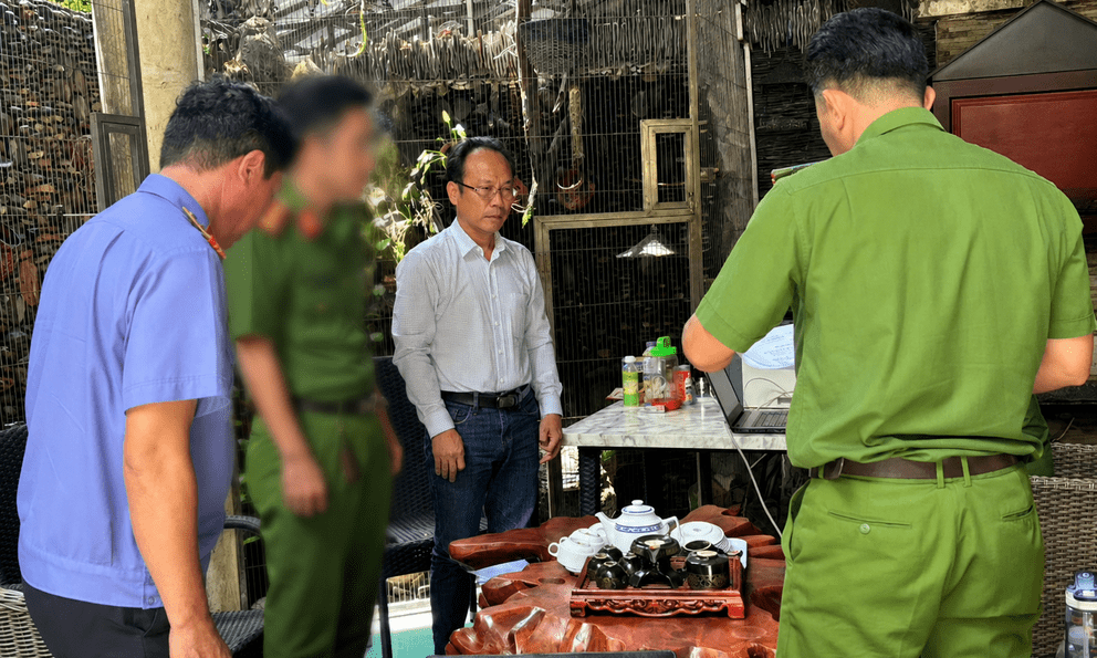 Thi hành lệnh bắt tạm giam, khám xét nơi làm việc của quản lý Đoàn Lê Ngọc Phi Lân SN 1975