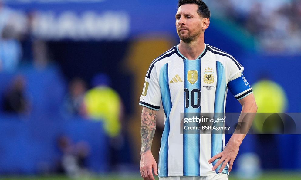 FIFA quyết định phũ phàng, Messi bị tước mất kỷ lục