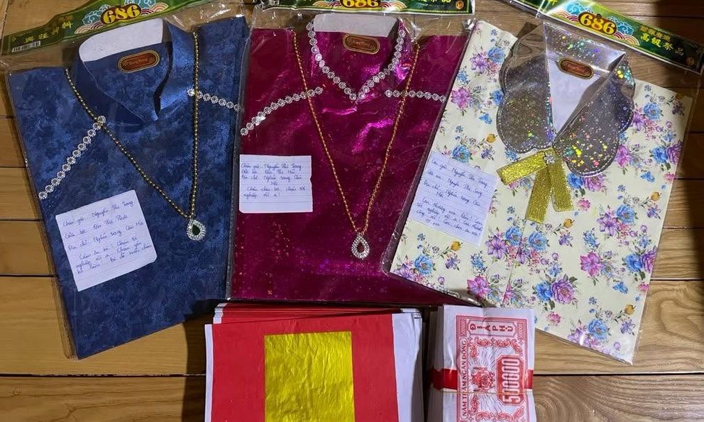 Cử nhân ngành Luật mua vàng mã, 