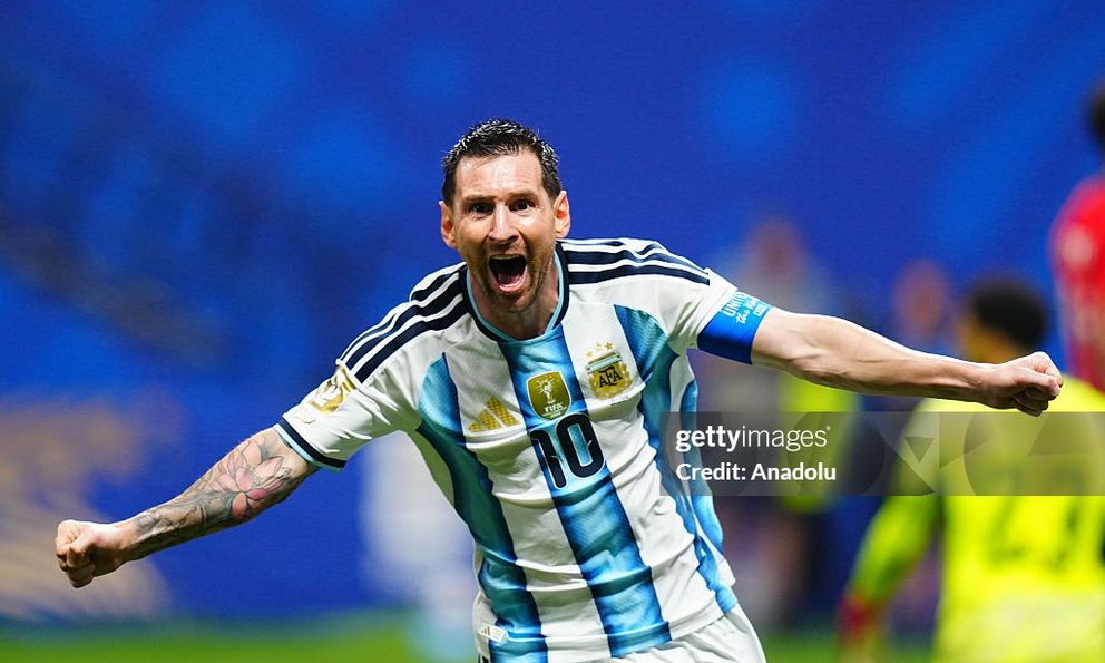 Messi hỏng penalty nhưng vẫn lập siêu kỷ lục, Argentina ngược dòng kinh điển để vào tứ kết World Cup