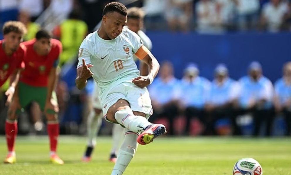 “Điều kỳ lạ” đáng kinh ngạc ẩn sau cú sút hỏng phạt đền của Mbappe và Messi