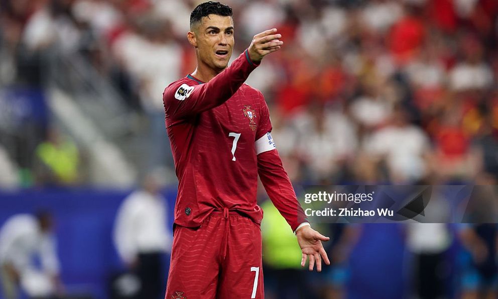 “Thầy ruột” làm HLV Bồ Đào Nha, Ronaldo sẽ đá World Cup vào năm 45 tuổi?