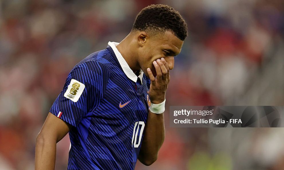 90 phút “kinh hoàng” của Mbappe: Sút hỏng 100%, không có bóng để chơi, cay cú nhận thẻ vàng