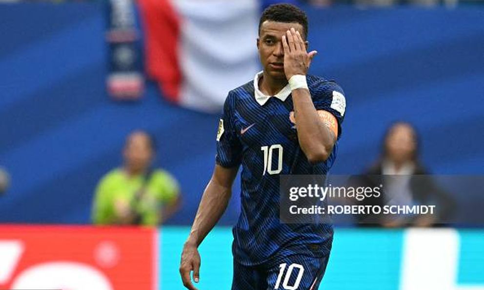 Được chấm số điểm “trên trời”, Mbappe vẫn “méo mặt” vì hàng thủ ê chề của tuyển Pháp