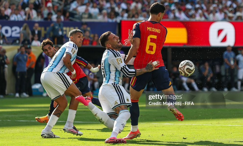 Vì sao trọng tài không công nhận bàn thắng cho Tây Ban Nha trước Argentina?