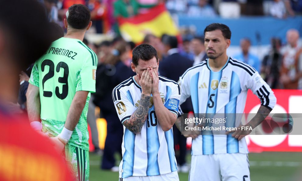 Và rồi Messi đã khóc, ai bảo chỉ Ronaldo mới tận hiến và khát khao để sống mãi với trái bóng!