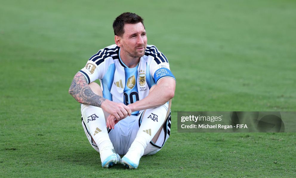 Messi ôm mặt buồn bã, dàn sao Argentina ngậm ngùi nhìn Tây Ban Nha vô địch World Cup