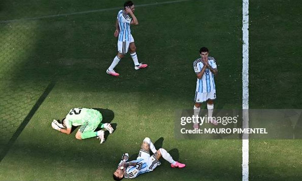 Báo Anh: “Tuyển Argentina phải chịu nỗi xấu hổ lịch sử”