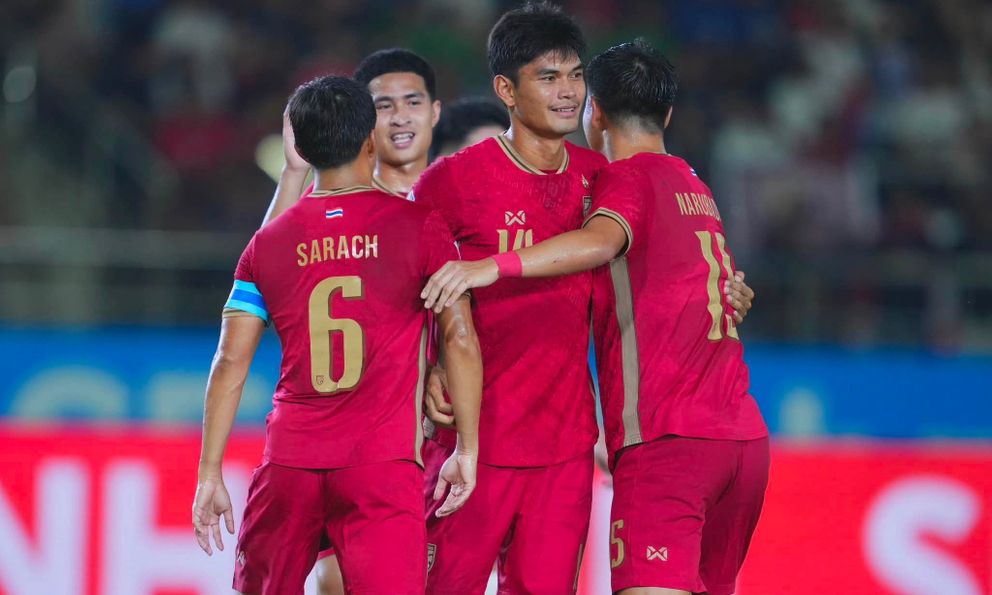 CĐV Thái Lan nhắc tên tuyển Việt Nam sau chiến thắng 5-0 trước Lào