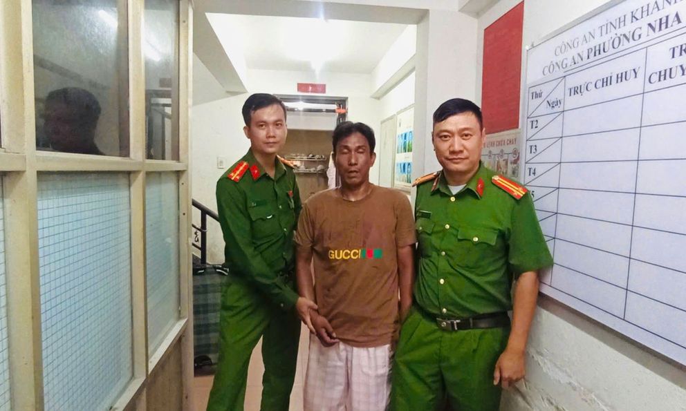 Công an truy đuổi, bắt giữ người đàn ông 44 tuổi