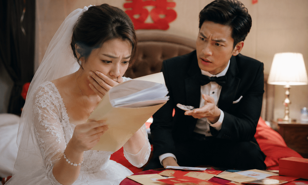 Chiếc phong bì mừng cưới dày cộp giúp người phụ nữ nhận ra bộ mặt thật của chồng: Đêm tân hôn bất ổn