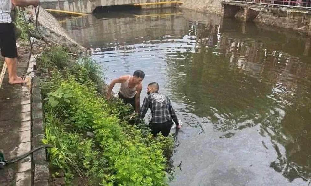 Danh tính người đàn ông tử vong dưới mương, bí ẩn chiếc xe ô tô rời khỏi hiện trường 