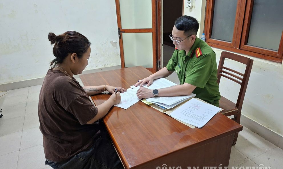 Bắt giữ môi giới Hoàng Thị Hà Trang SN 1988 và em gái họ