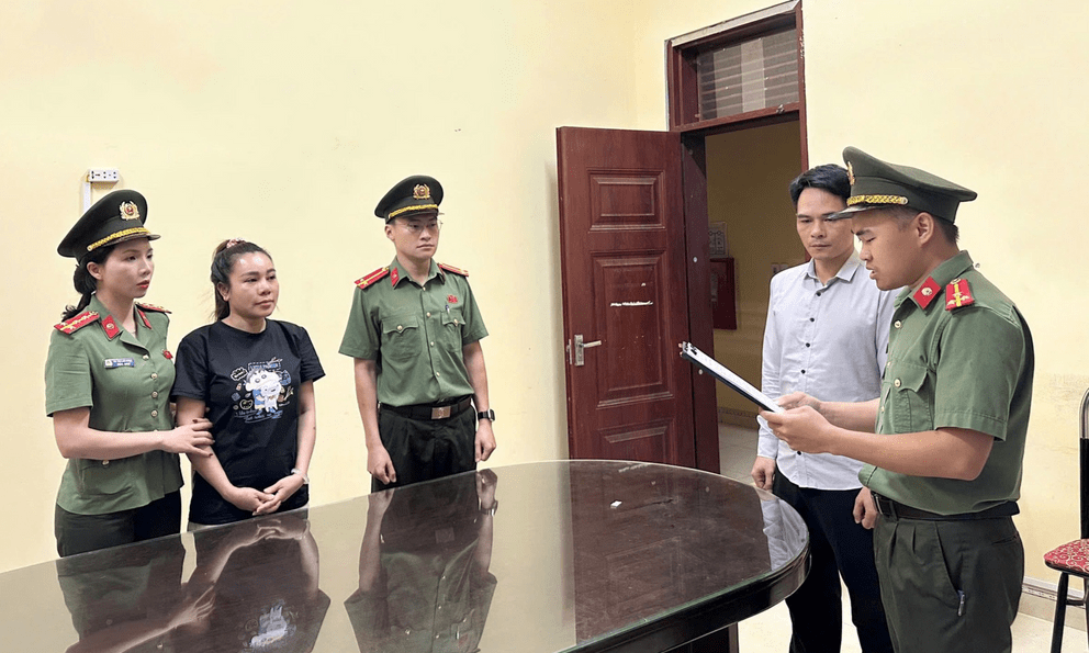 Bắt môi giới Hà Thị Thu Hiền SN 1992 khi vừa về nước