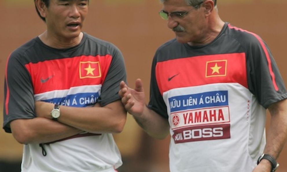 HLV Phan Thanh Hùng và kỷ niệm về AFF Cup 2008: “Trước trận gặp Malaysia, ông Calisto bảo sẽ từ chức”