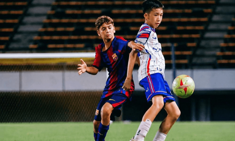 KHÓ TIN: Đội bóng Lào đánh bại Barcelona, vô địch giải trẻ thế giới