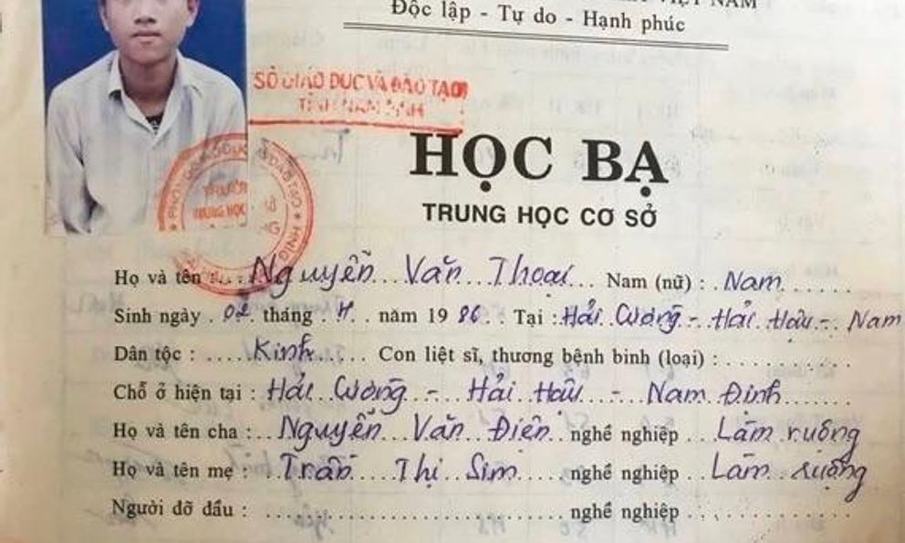 Gia đình có bố mẹ và con tên 