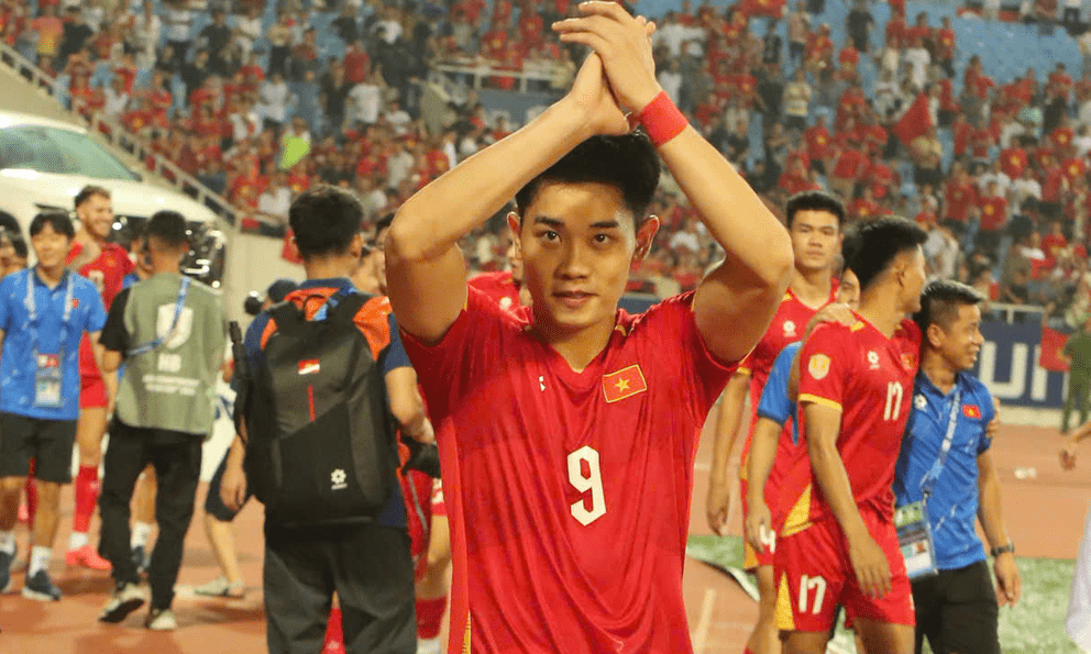 Lập cú đúp danh giá, Đình Bắc ghi tên mình vào lịch sử AFF Cup