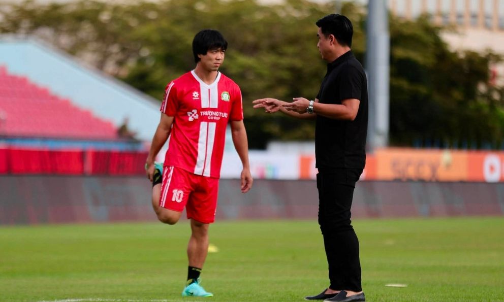 Công Phượng gây ấn tượng trong ngày trở lại V.League, được HLV khen ngợi hết lời