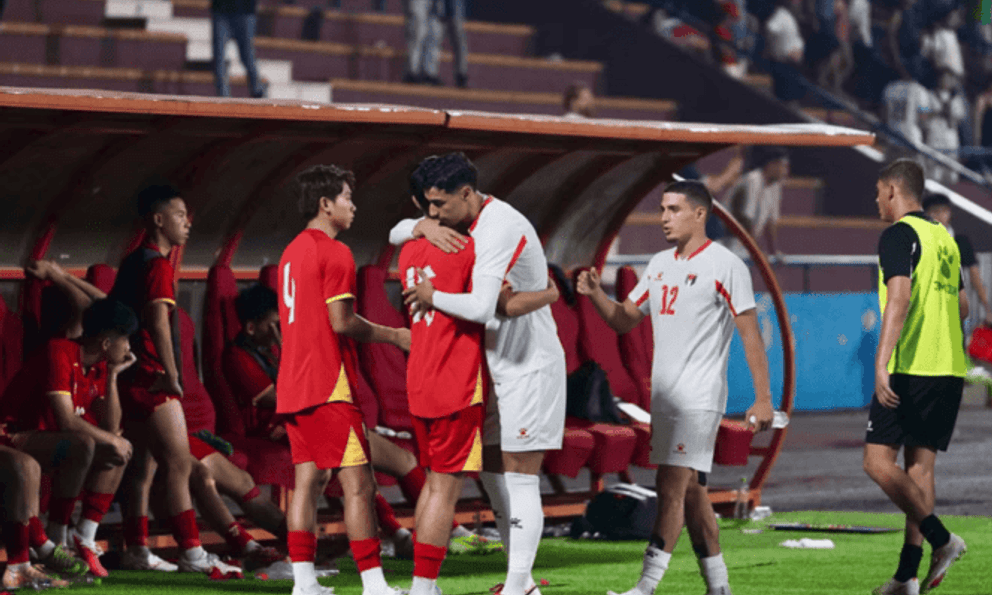 Báo Trung Quốc: “Từ 1-0 xuống 1-3, bóng đá Việt Nam trải qua ngày đen tối nhất”