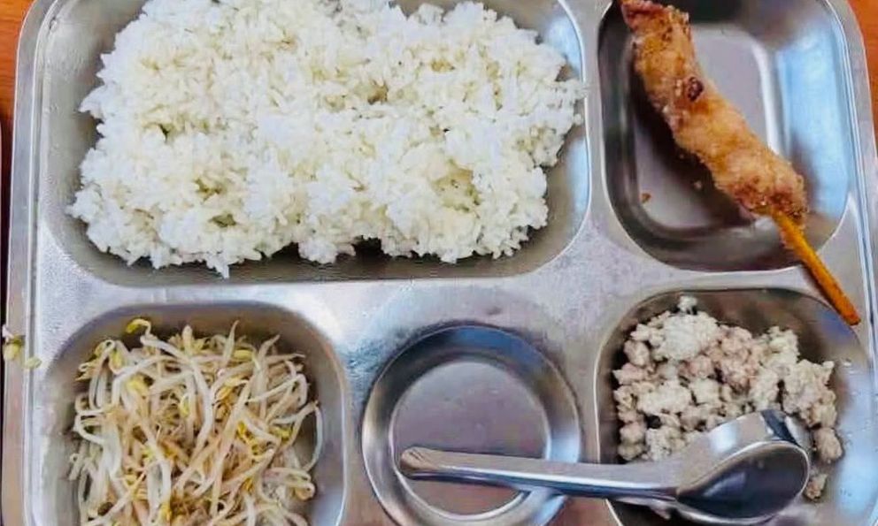 Suất ăn bán trú 40 nghìn của một trường ở Hà Nội bị chỉ trích: Nhà trường giải thích
