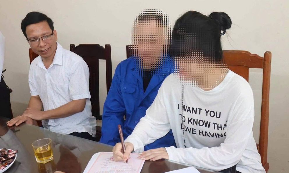 Cô gái kết hôn với bạn trai trong trại tạm giam: Vì tình yêu 6 năm, quyết định được gia đình ủng hộ 