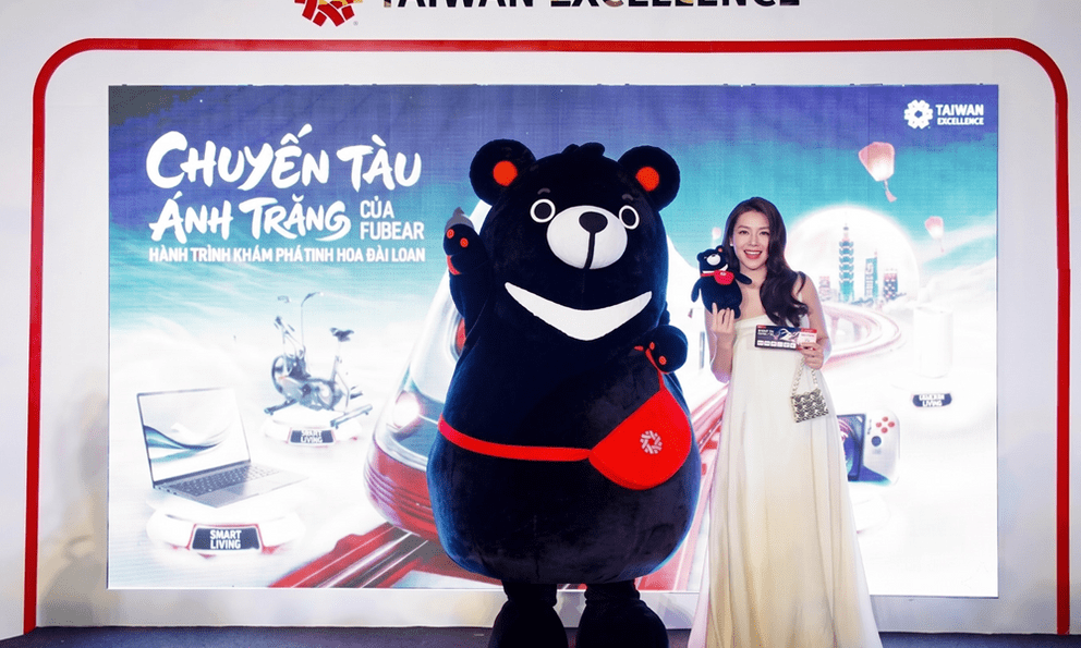 Khả Ngân chung tay, đưa 