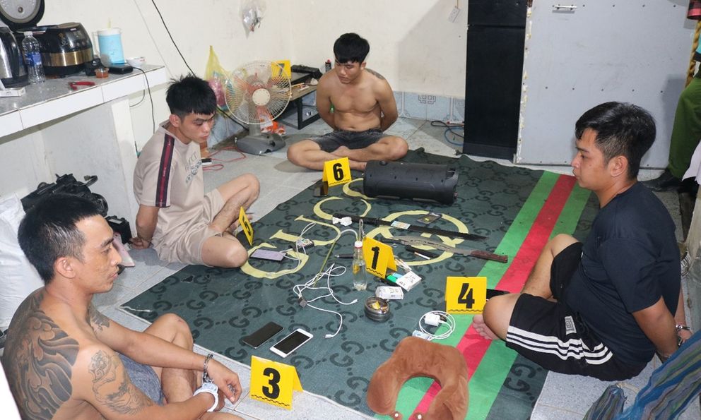 Kiểm tra nhà trọ lúc 21 giờ, công an bắt Vũ Ngọc Quý SN 1993 