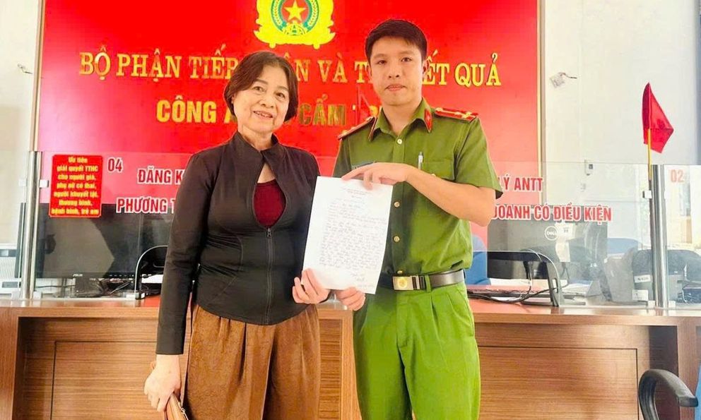 Nghe cuộc gọi lạ, cụ bà SN 1957 cúp máy, lập tức trình báo công an
