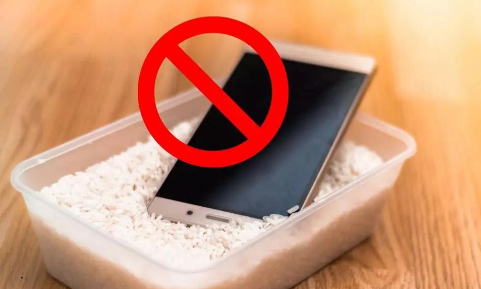 Lời khuyên dành cho tất cả người dùng Android khi điện thoại không may dính nước