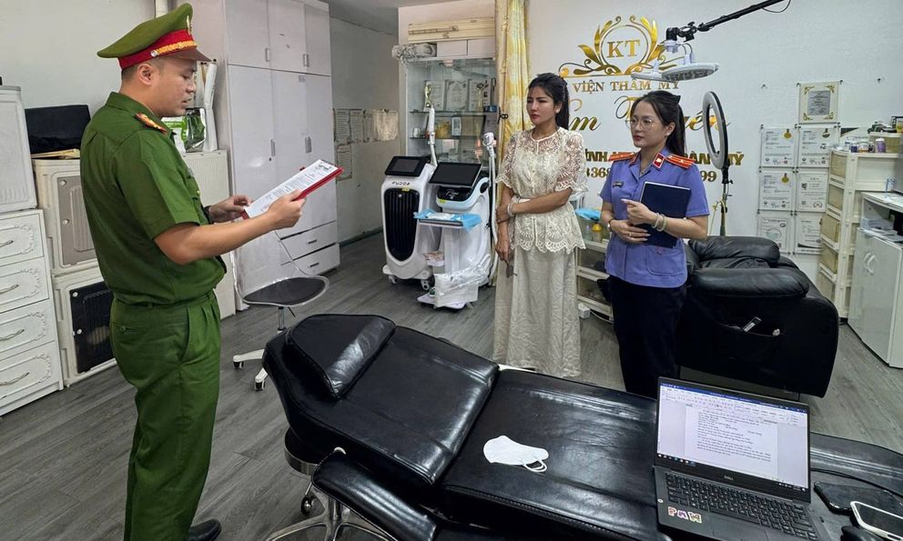 Quyết định khởi tố bà chủ hộ kinh doanh thẩm mỹ Kim Tuyến 