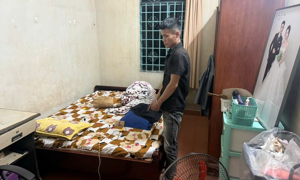 Kiểm tra nhà riêng lúc 13 giờ, công an bắt Phùng Thanh Tùng SN 2006