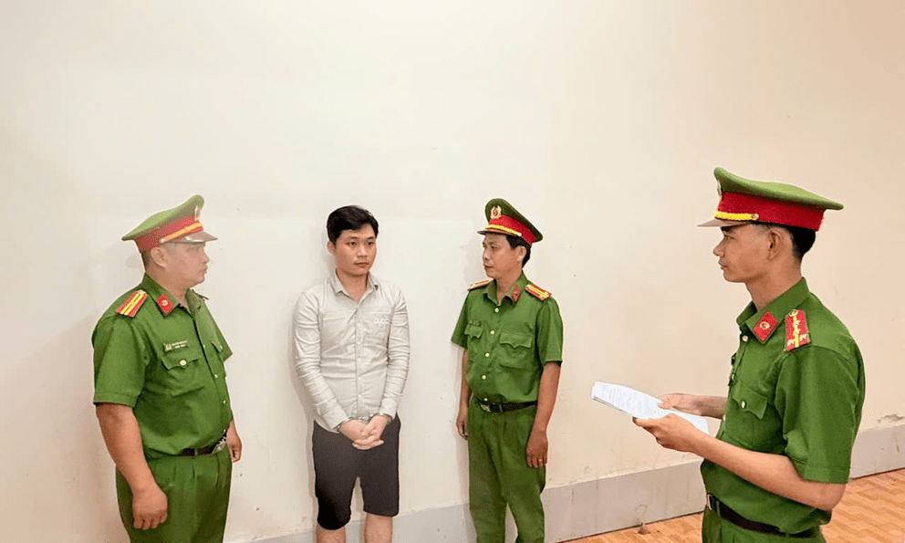 Công an điều tra các giao dịch chuyển khoản tổng 260 triệu đồng: Bắt Huỳnh Thanh Huy SN 1999
